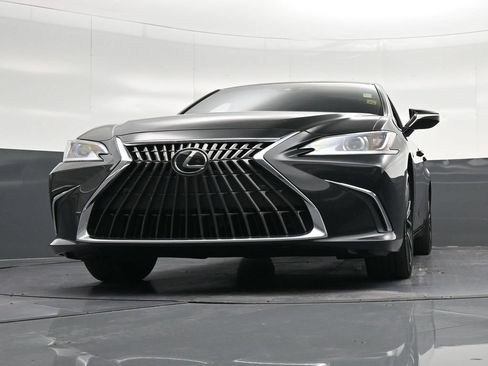Used 2025 Lexus ES 300h w/ Premium Package FWD image 38