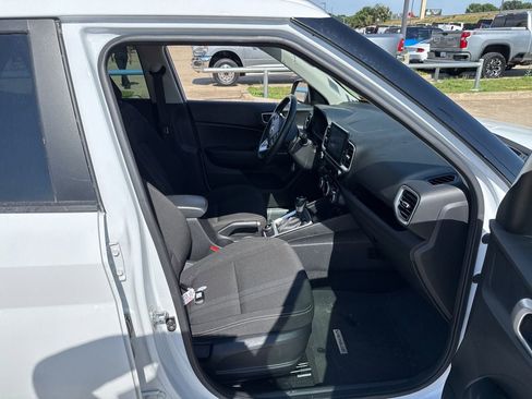 Used 2024 Hyundai Venue SEL FWD image 14