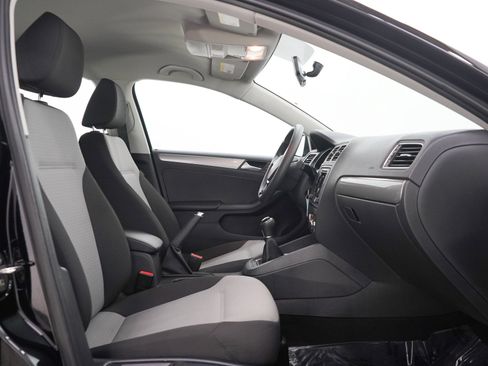 Used 2017 Volkswagen Jetta S w/ Jetta S Cold Weather Package FWD image 11