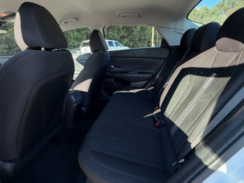 Used 2021 Hyundai Elantra SEL image 11