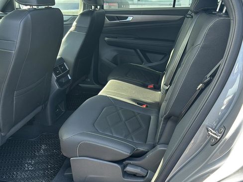 Used 2025 Volkswagen Atlas Cross Sport SE image 8