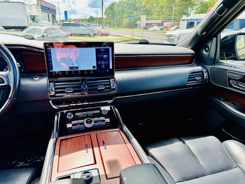 Used 2022 Lincoln Navigator Reserve image 30