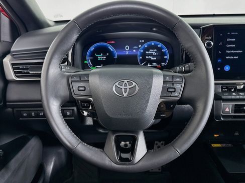 Used 2025 Toyota Camry XSE FWD image 18