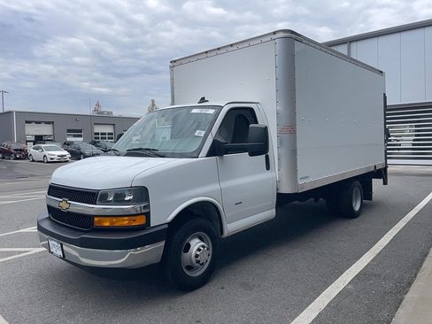 Used 2022 Chevrolet Express 3500 w/ Power Convenience Package RWD image 3
