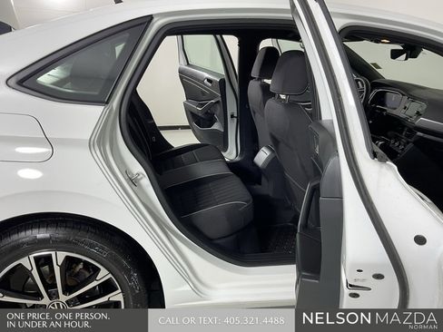 Used 2024 Volkswagen Jetta Sport image 15