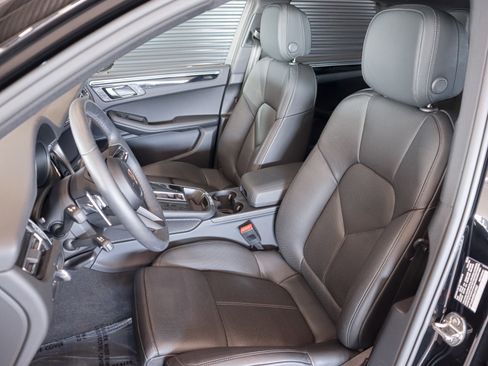 Used 2025 Porsche Macan image 5