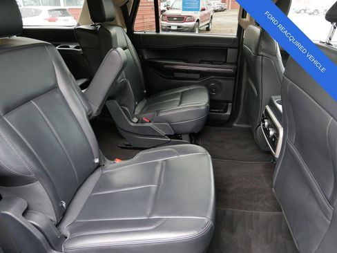 Used 2023 Ford Expedition XLT image 9
