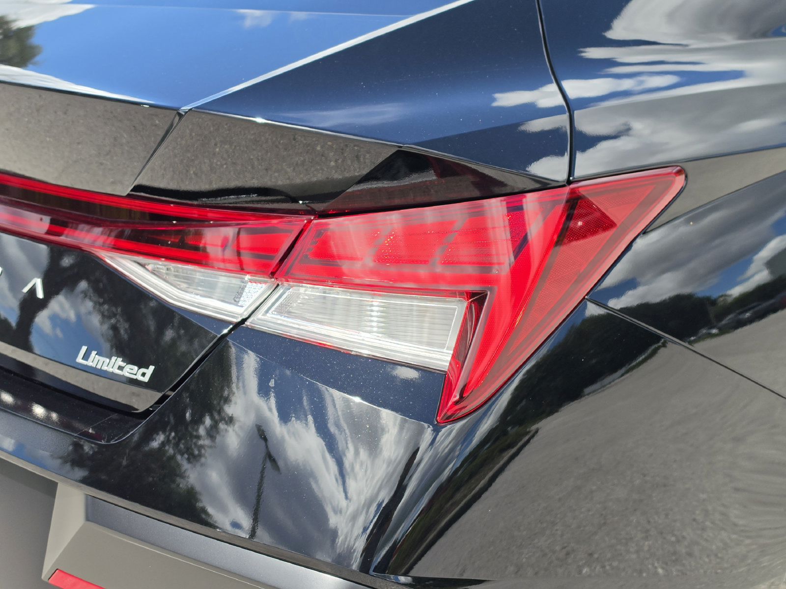 New 2026 Hyundai Elantra Limited FWD image 14