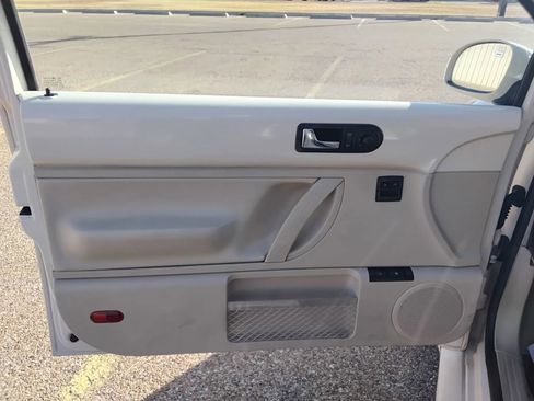 Used 2007 Volkswagen Beetle Coupe w/ Package 2 image 11