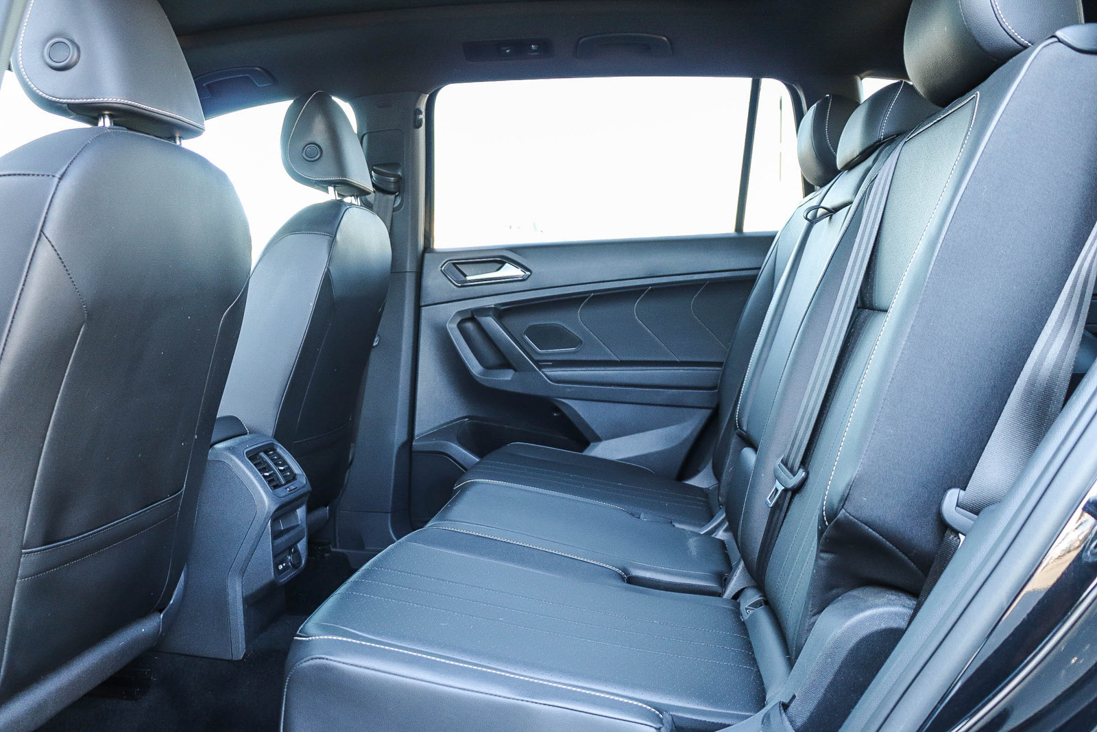 Used 2022 Volkswagen Tiguan SE R-Line FWD image 19