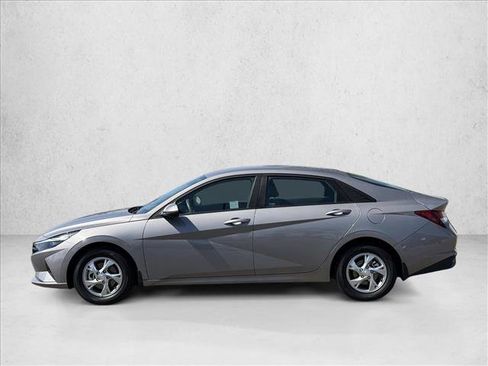 Certified 2023 Hyundai Elantra SE FWD image 8