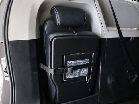 Used 2017 Toyota Sienna SE Premium FWD image 39