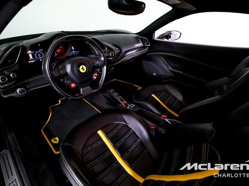Used 2017 Ferrari 488 GTB RWD image 10