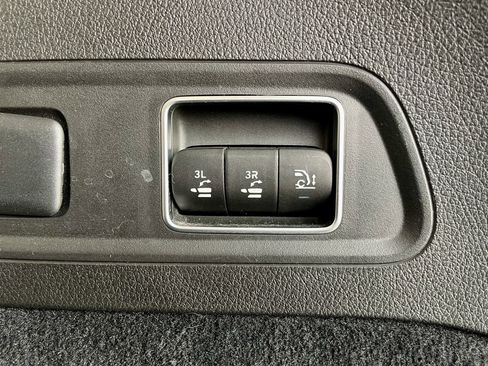Used 2021 Mercedes-Benz GLS 450 4MATIC image 40