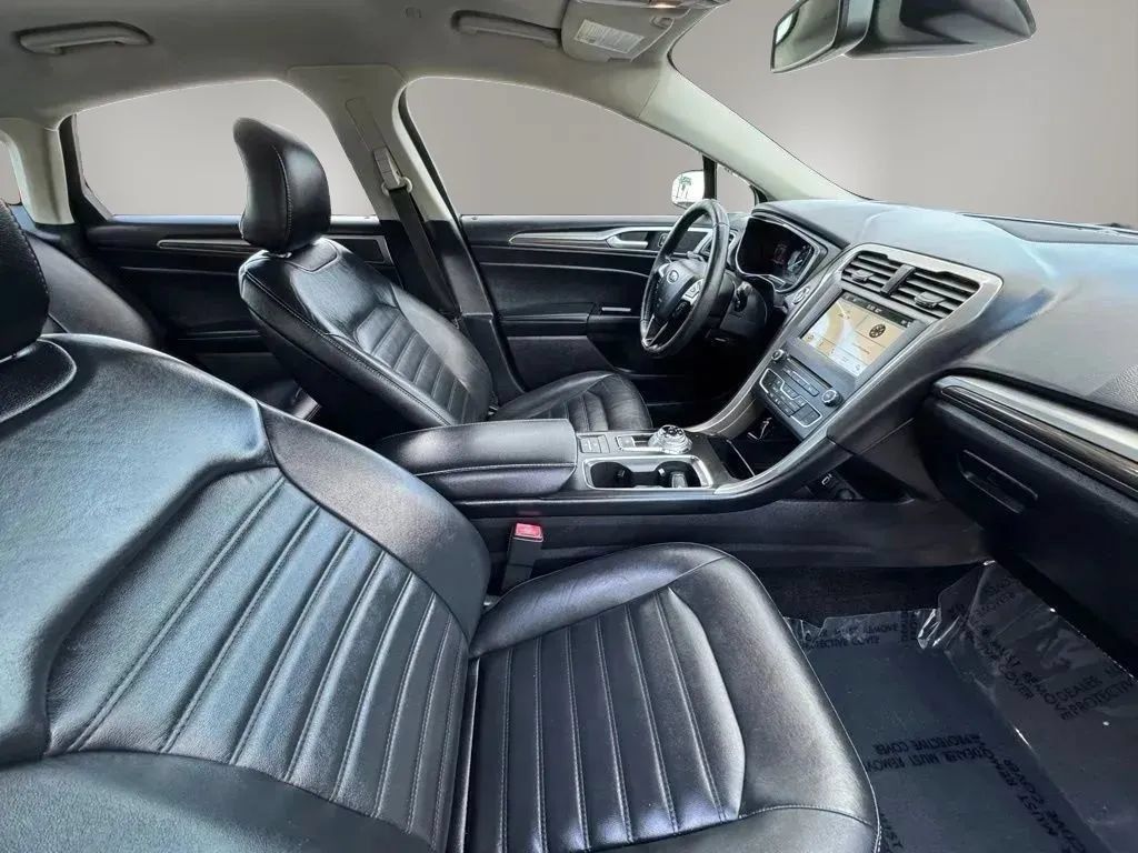 Used 2018 Ford Fusion SE w/ Equipment Group 602A FWD image 11
