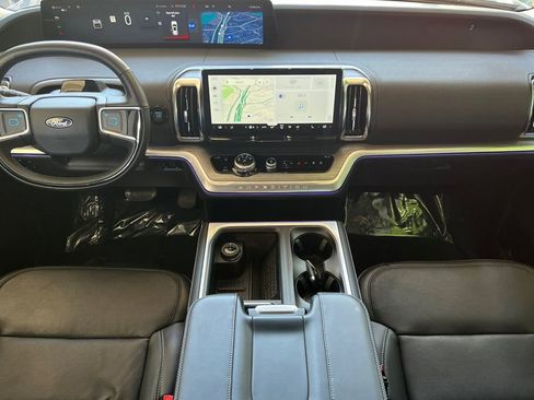Used 2025 Ford Expedition Platinum AWD/4WD image 15