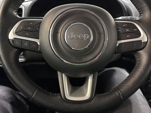 Used 2019 Jeep Renegade Latitude w/ Cold Weather Group AWD/4WD image 16