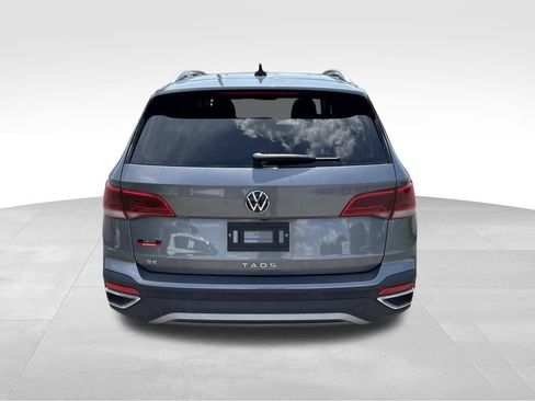 Used 2022 Volkswagen Taos SE w/ Panoramic Sunroof Package FWD image 7