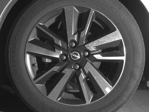 Used 2025 Nissan Versa SV image 12