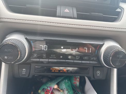 Used 2022 Toyota RAV4 XLE w/ Convenience Package image 12