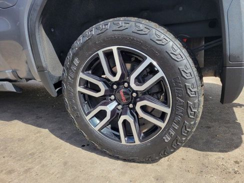 Used 2022 GMC Sierra 1500 AT4 w/ AT4 Premium Package AWD/4WD image 9