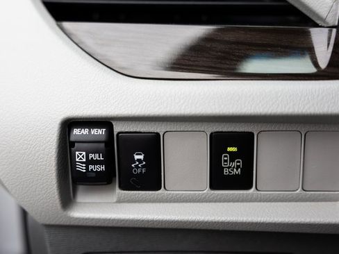 Used 2017 Toyota Sienna XLE image 20