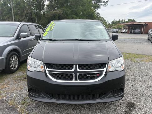 Used 2017 Dodge Grand Caravan SE w/ Power Window Group FWD image 2