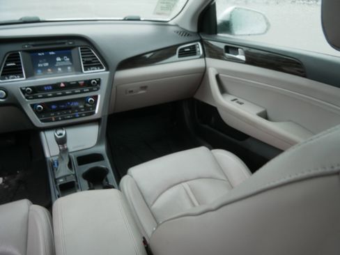 Used 2017 Hyundai Sonata Limited FWD image 11