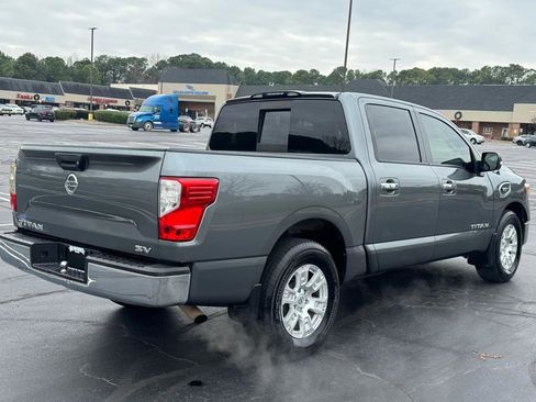 Used 2017 Nissan Titan SV RWD image 6