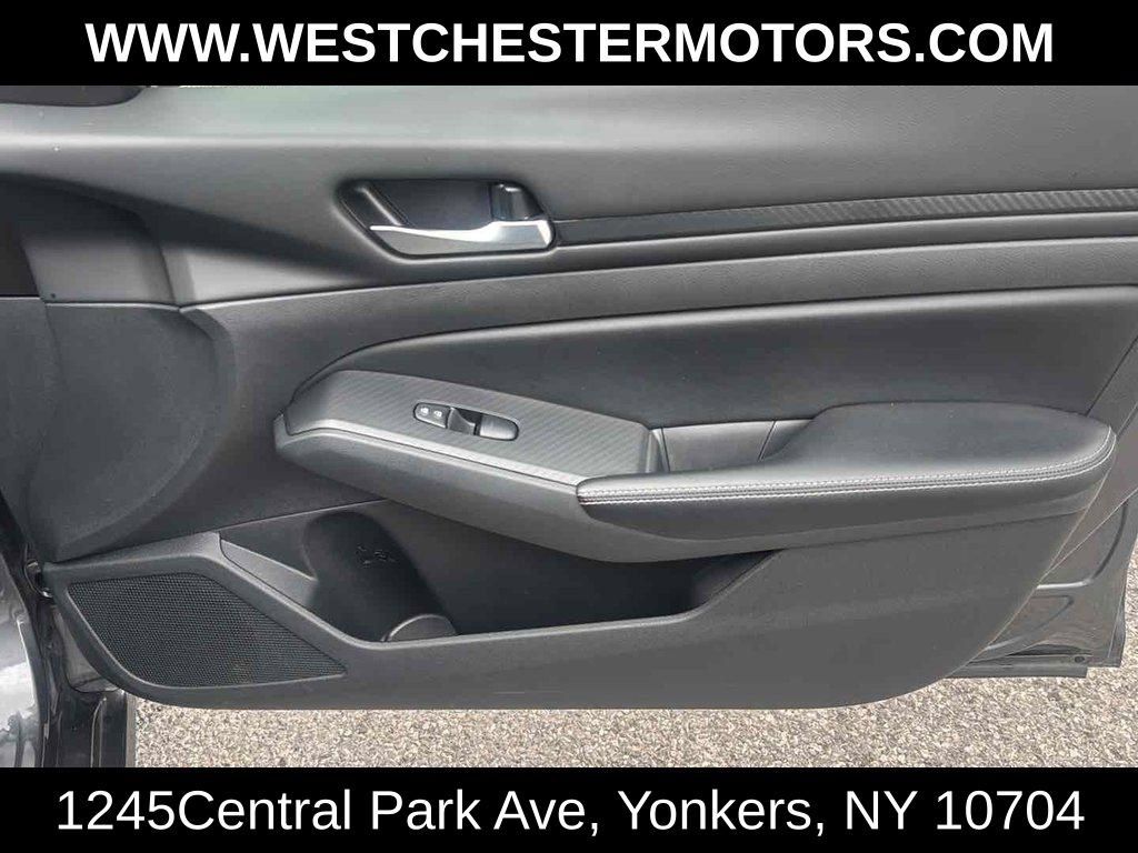 Used 2024 Nissan Altima 2.5 SV FWD image 13