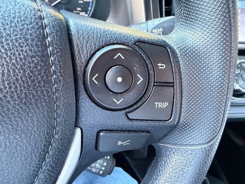 Used 2018 Toyota RAV4 LE w/ All Weather Liner Package FWD image 27
