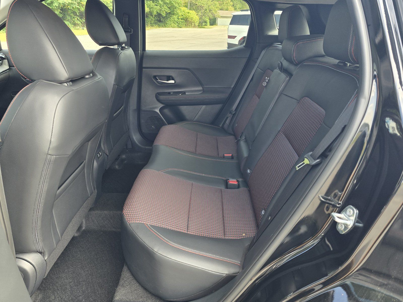 Used 2025 Nissan Kicks SR AWD/4WD image 12