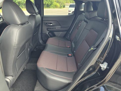 Used 2025 Nissan Kicks SR AWD/4WD image 12