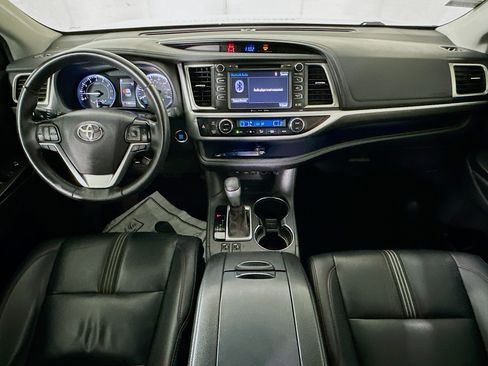 Used 2019 Toyota Highlander SE image 27