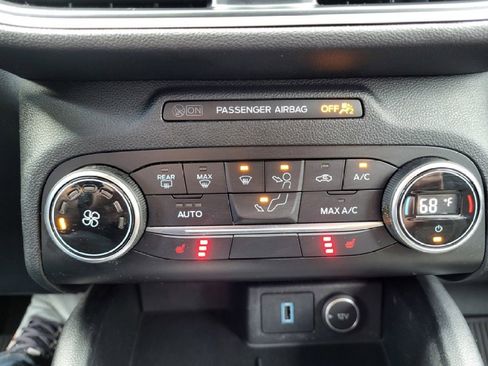 Used 2020 Ford Escape SE image 16