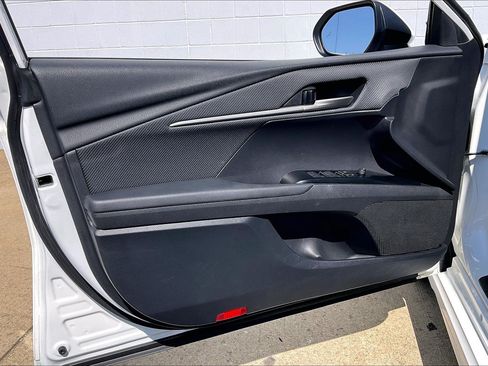 Used 2025 Toyota Camry SE FWD image 25