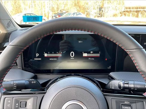 Used 2025 Nissan Kicks SR image 14