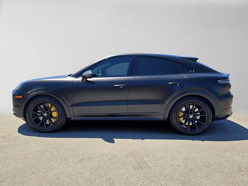 Used 2025 Porsche Cayenne Turbo AWD/4WD image 6