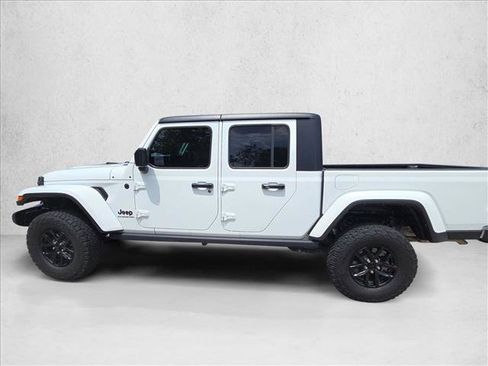 Used 2022 Jeep Gladiator Sport AWD/4WD image 9