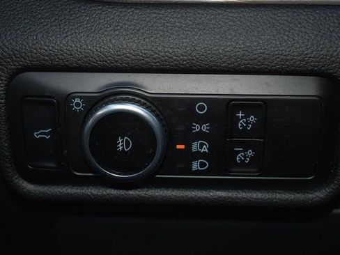 Used 2024 Ford Explorer Limited image 17