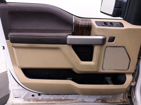 Used 2020 Ford F150 Lariat image 13