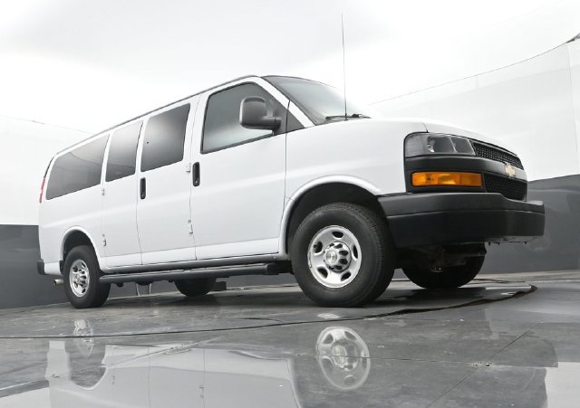 Used 2022 Chevrolet Express 2500 LS w/ Driver Convenience Package RWD image 9