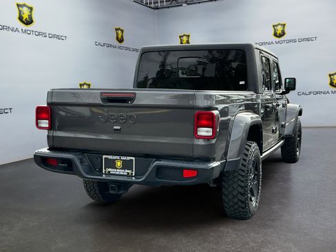 Used 2022 Jeep Gladiator Sport AWD/4WD image 5