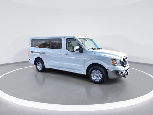 Used 2016 Nissan NV 3500 SL image 2