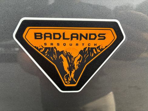 Used 2022 Ford Bronco Badlands w/ Sasquatch Package AWD/4WD image 18