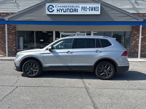 Used 2023 Volkswagen Tiguan SE AWD/4WD image 2