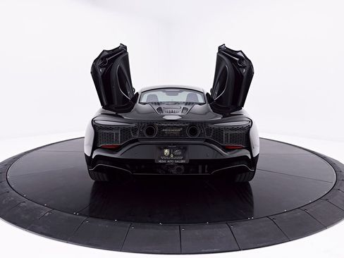 Used 2026 McLaren Artura RWD image 25