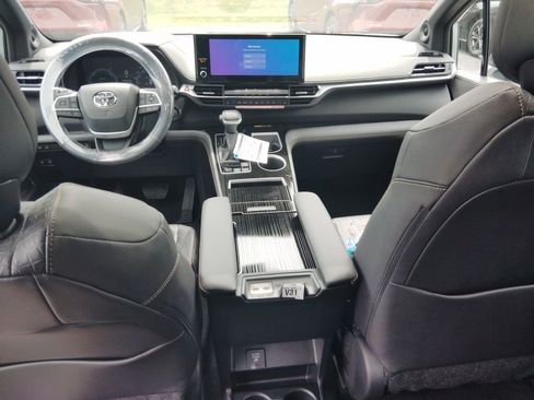 New 2026 Toyota Sienna XLE Woodland Edition AWD/4WD image 10