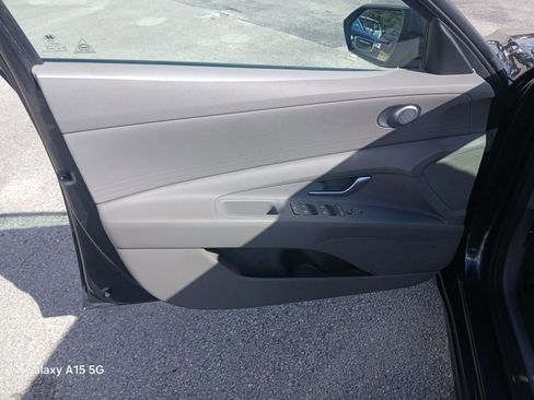 Used 2023 Hyundai Elantra SEL image 11