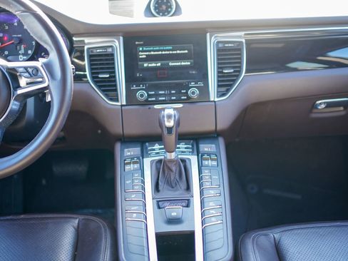 Used 2018 Porsche Macan AWD/4WD image 19